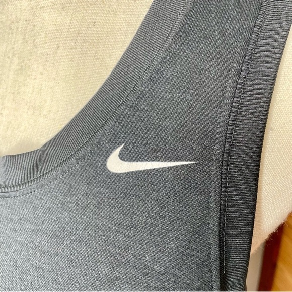 Nike Dri-Fit Sleeveless Activewear Workout Muscle Tank Top in Black Medium - Picture 4 of 10